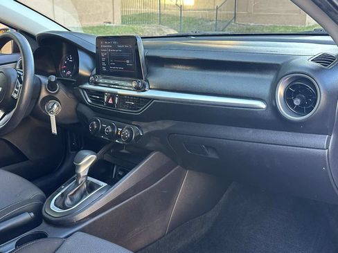 Used 2022 Kia Forte LXS w/ LXS Technology Package image 12