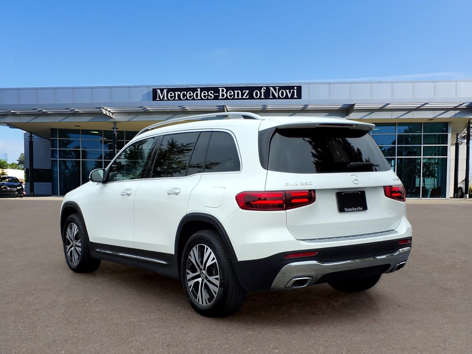 Certified 2025 Mercedes-Benz GLB 250 4MATIC image 3