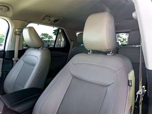 Used 2024 Ford Explorer Limited image 13