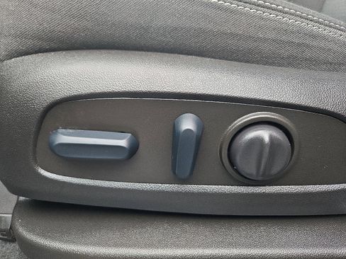 Used 2022 GMC Terrain SLE w/ Driver Convenience Package image 11