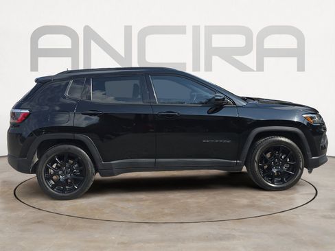 Used 2022 Jeep Compass Altitude w/ Sun and Sound Group image 11