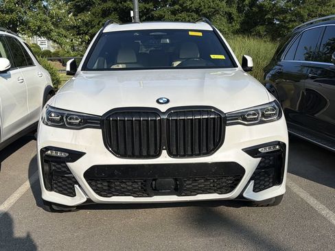 Used 2022 BMW X7 xDrive40i w/ M Sport Package AWD/4WD image 2