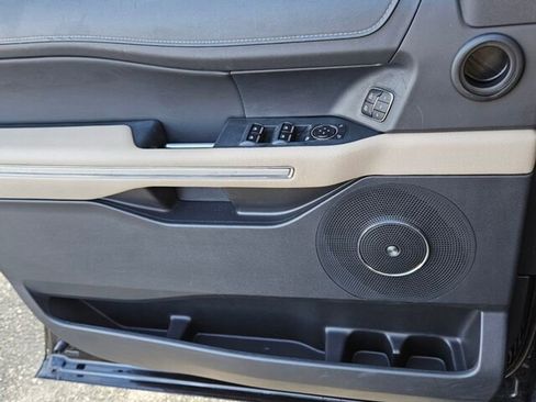 Used 2024 Ford Expedition Limited image 32