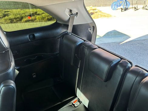 Used 2017 Toyota Highlander SE image 22