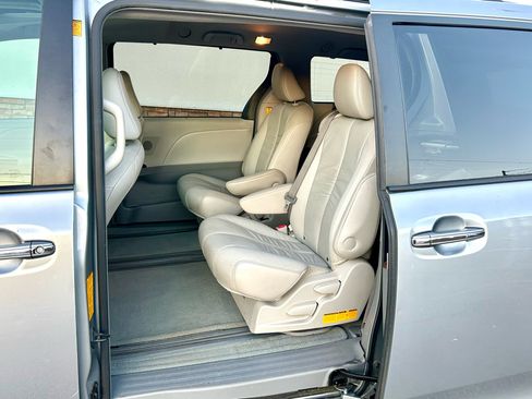 Used 2011 Toyota Sienna XLE image 12