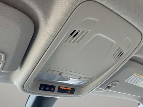 Used 2017 Chevrolet Cruze Premier image 32