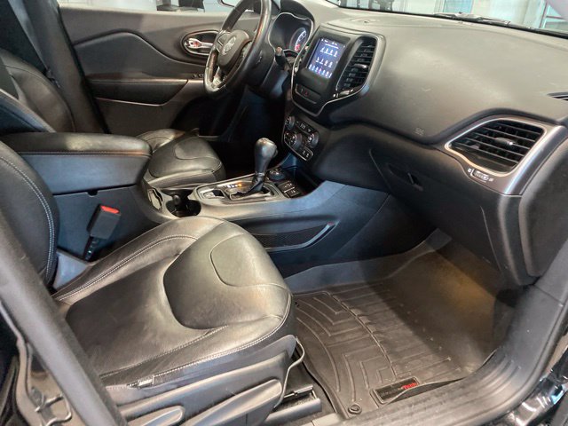 Used 2019 Jeep Cherokee Latitude Plus w/ Comfort/Convenience Group AWD/4WD image 14