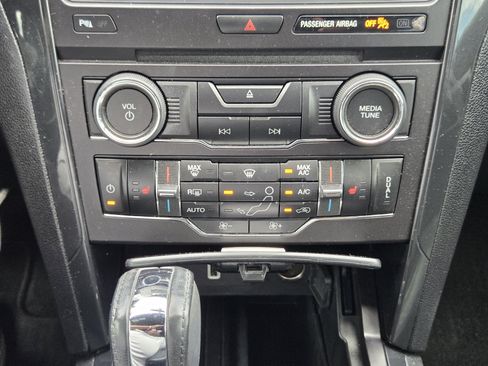 Used 2017 Ford Explorer XLT w/ Equipment Group 202A FWD image 18