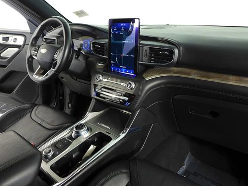 Used 2020 Ford Explorer Platinum w/ Premium Technology Package AWD/4WD image 14