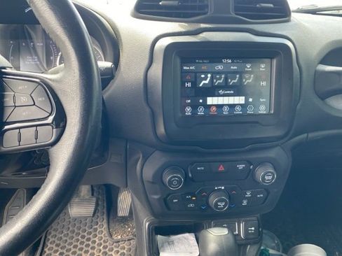 Used 2019 Jeep Renegade Altitude w/ Quick Order Package 2XM image 11