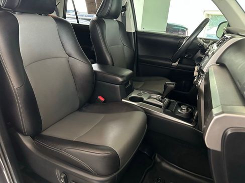 Used 2018 Toyota 4Runner SR5 Premium AWD/4WD image 18