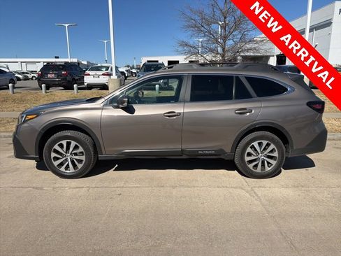 Used 2022 Subaru Outback Premium image 6
