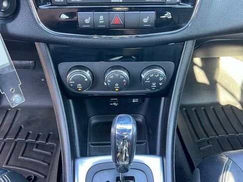 Used 2012 Chrysler 200 Limited FWD image 23