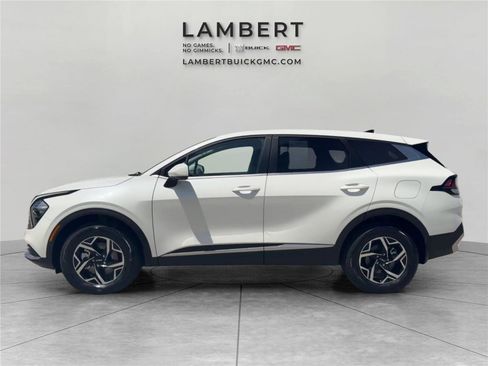 Used 2023 Kia Sportage LX AWD/4WD image 2