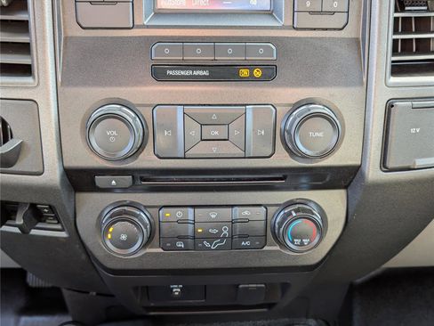 Used 2017 Ford F550 4x4 Regular Cab Super Duty image 23