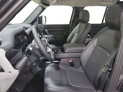 Used 2024 Land Rover Defender 110 SE image 13