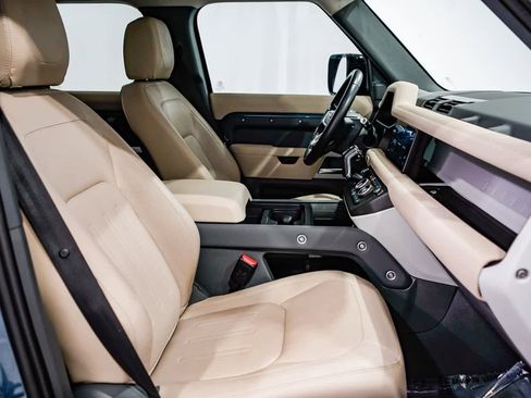 Used 2022 Land Rover Defender 110 SE image 16