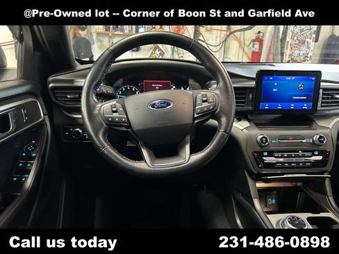 Used 2020 Ford Explorer XLT w/ Comfort Package AWD/4WD image 17