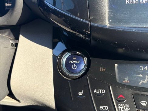 Used 2013 Toyota RAV4 EV image 19