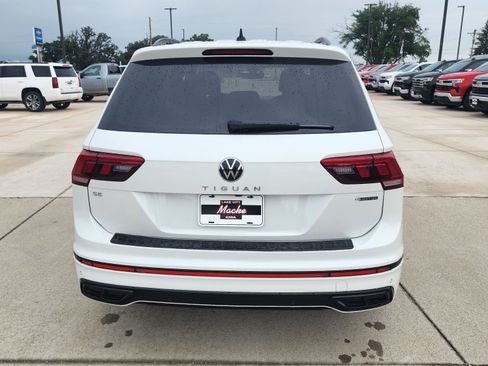 Used 2024 Volkswagen Tiguan SE R-Line AWD/4WD image 5