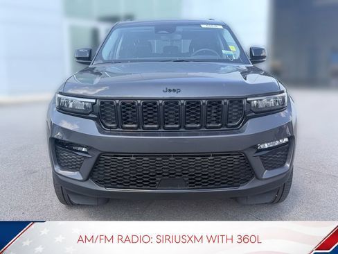 Used 2023 Jeep Grand Cherokee Limited w/ Black Appearance Package AWD/4WD image 3