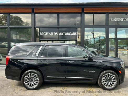 Used 2023 GMC Yukon Denali Ultimate AWD/4WD image 1