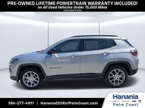 Used 2022 Jeep Compass Latitude w/ Sun and Sound Group AWD/4WD image 6