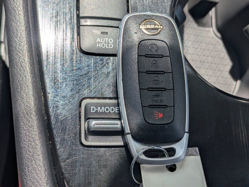 Used 2025 Nissan Rogue SV FWD image 26