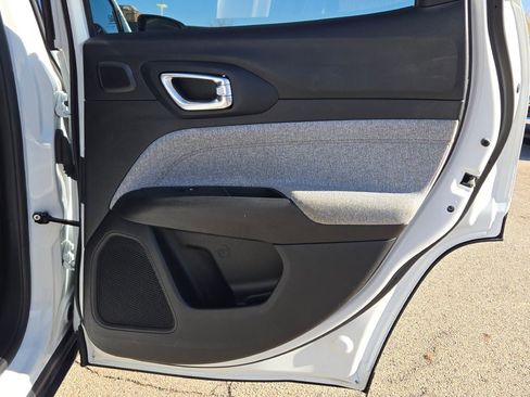 Used 2022 Jeep Compass Latitude w/ Sun and Sound Group image 12