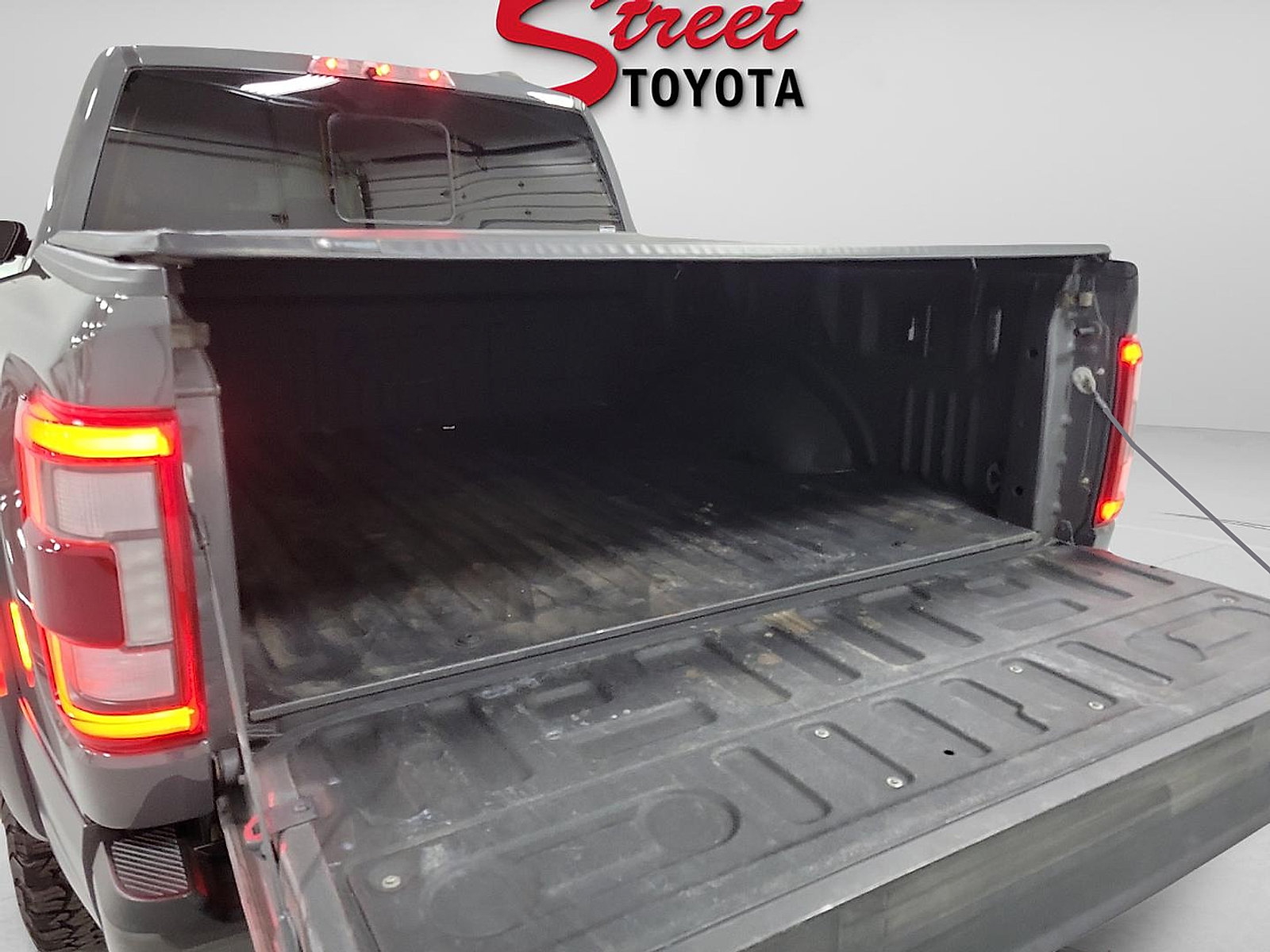 Used 2021 Ford F150 Raptor w/ Equipment Group 801A High AWD/4WD image 7