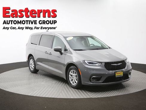 Used 2023 Chrysler Pacifica Touring-L FWD image 52