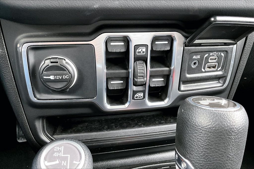 Used 2026 Jeep Wrangler Unlimited Sahara AWD/4WD image 12