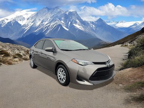 Used 2018 Toyota Corolla LE image 7