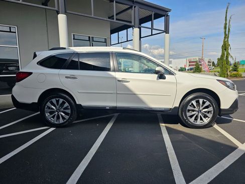 Used 2019 Subaru Outback 2.5i Touring AWD/4WD image 6