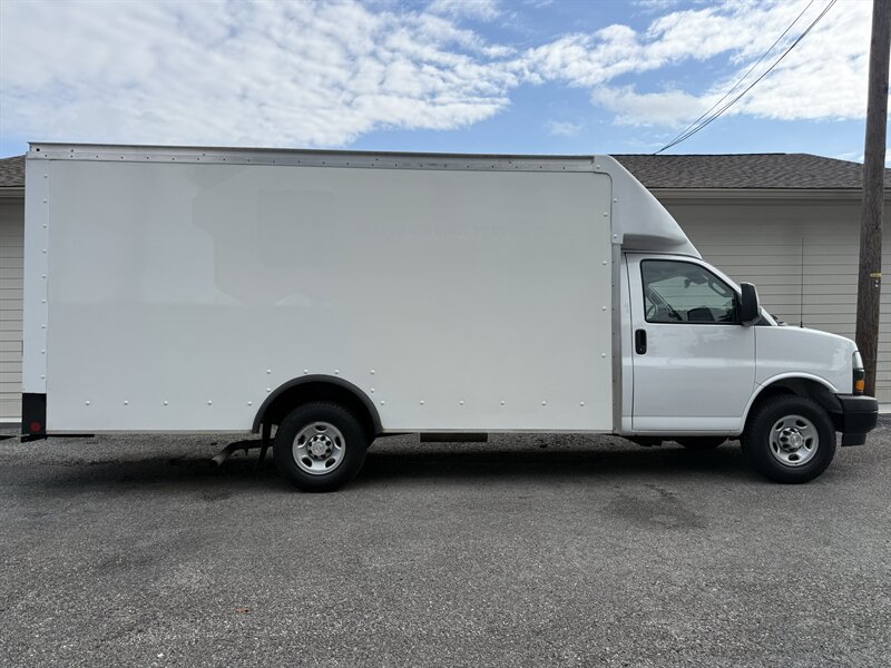 Used 2022 Chevrolet Express 3500 w/ Power Convenience Package RWD image 1