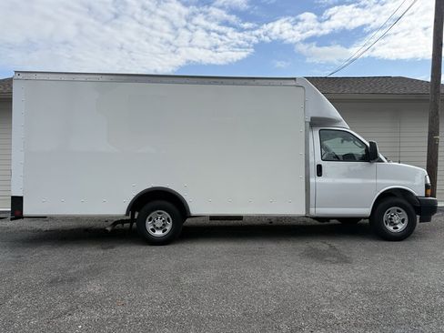 Used 2022 Chevrolet Express 3500 w/ Power Convenience Package RWD image 1