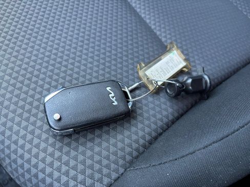 Used 2025 Kia Soul LX w/ LX Technology Package FWD image 20