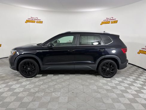 Used 2022 Volkswagen Taos SE FWD image 2