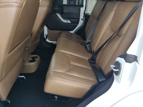 Used 2014 Jeep Wrangler Unlimited Sahara w/ Connectivity Group AWD/4WD image 29