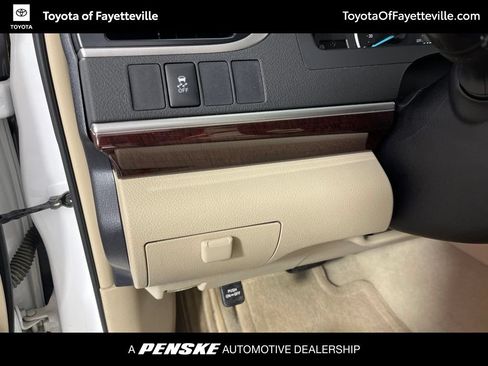 Used 2012 Toyota Camry XLE w/ Leather Pkg FWD image 26
