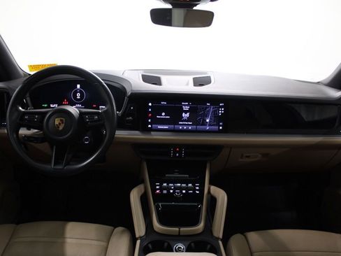 Certified 2024 Porsche Cayenne image 28