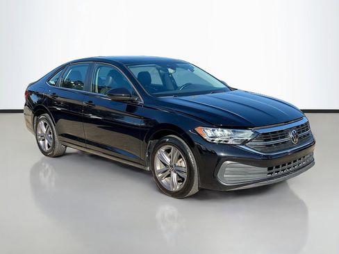 Used 2024 Volkswagen Jetta SE image 3