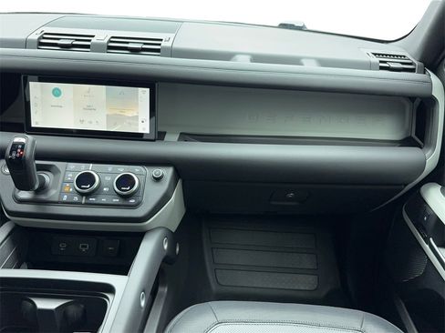Used 2024 Land Rover Defender 110 X-Dynamic SE image 19