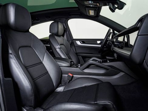 Used 2025 Porsche Cayenne Coupe image 15