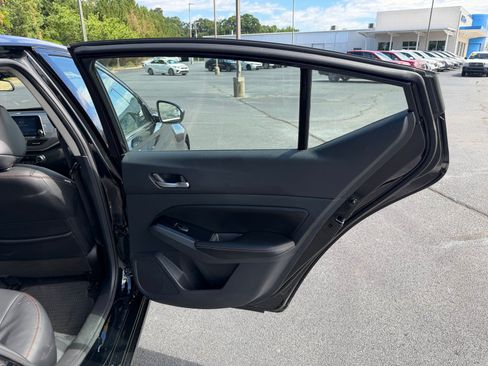 Used 2025 Nissan Altima 2.5 SR FWD image 12
