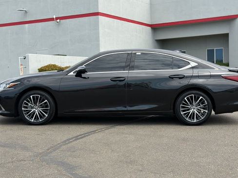 Used 2025 Lexus ES 300h w/ Premium Package FWD image 9