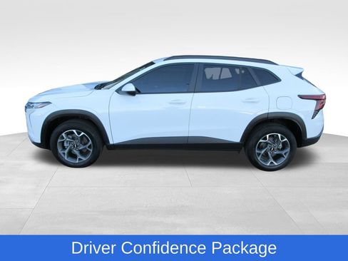 Certified 2024 Chevrolet Trax LT w/ Driver Confidence Package FWD image 2