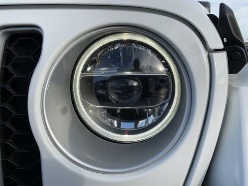 Used 2022 Jeep Wrangler Unlimited Sahara w/ Cold Weather Group image 31