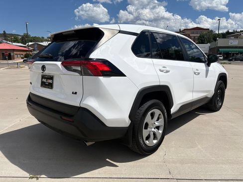 Used 2022 Toyota RAV4 LE FWD image 5