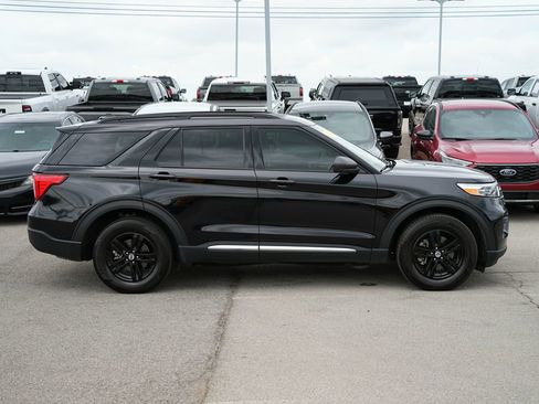 Used 2023 Ford Explorer XLT AWD/4WD image 4